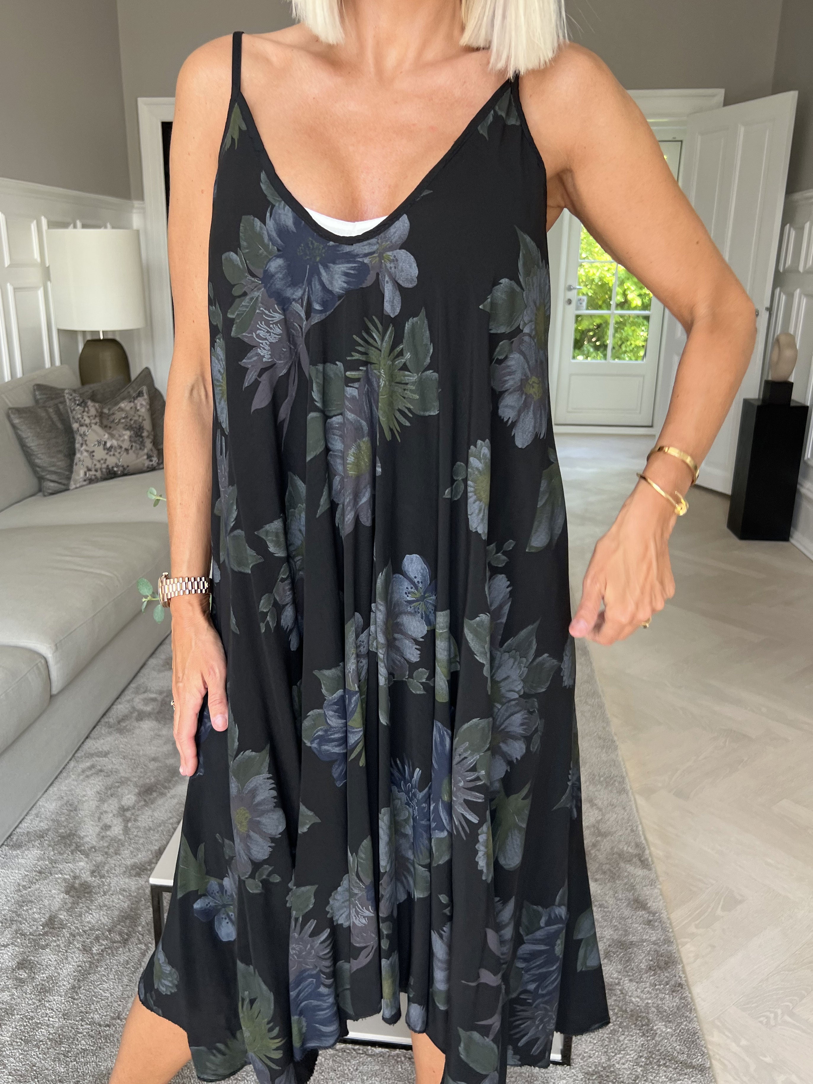 Maddie Flower - Sød stropkjole med blomstermotiver